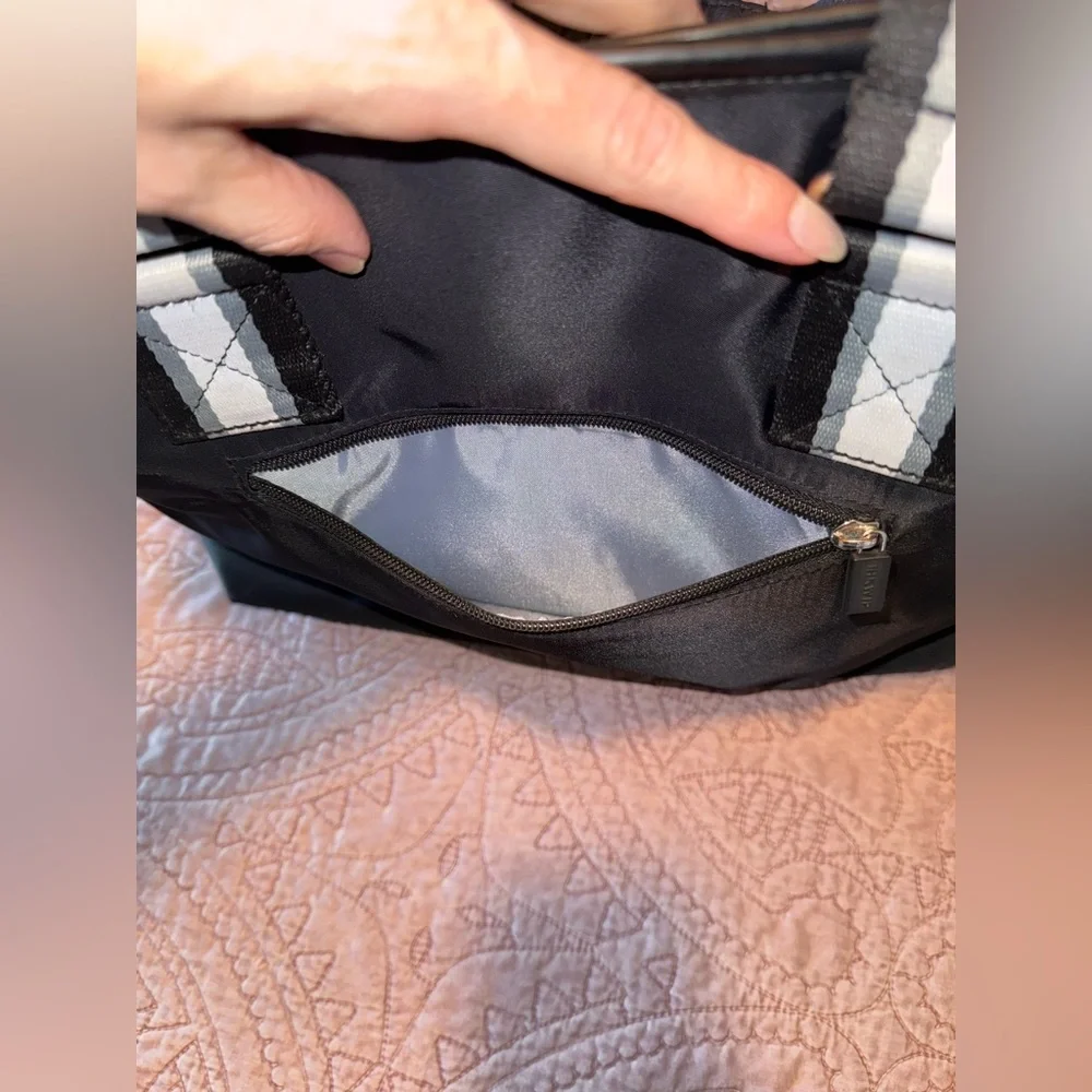 Elegant Black Quilted Laptop Bag with Pink Accents - Picture 9 of 16